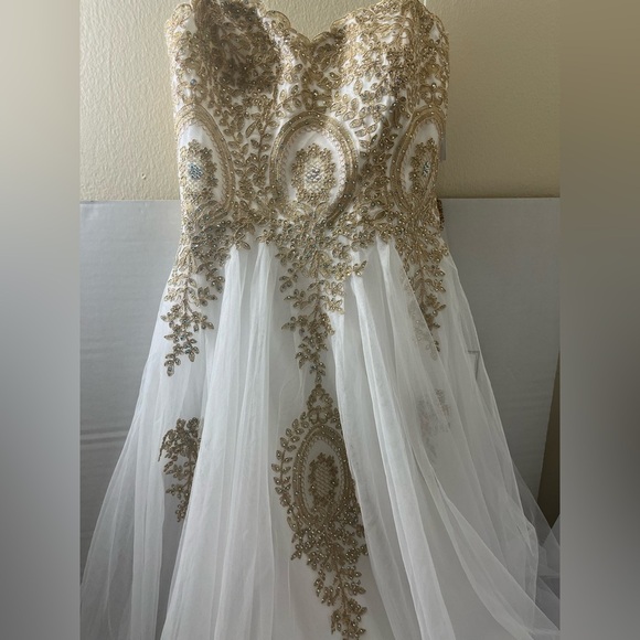 Say Yes
Juniors' Strapless Embellished Ballgown - Picture 4 of 10